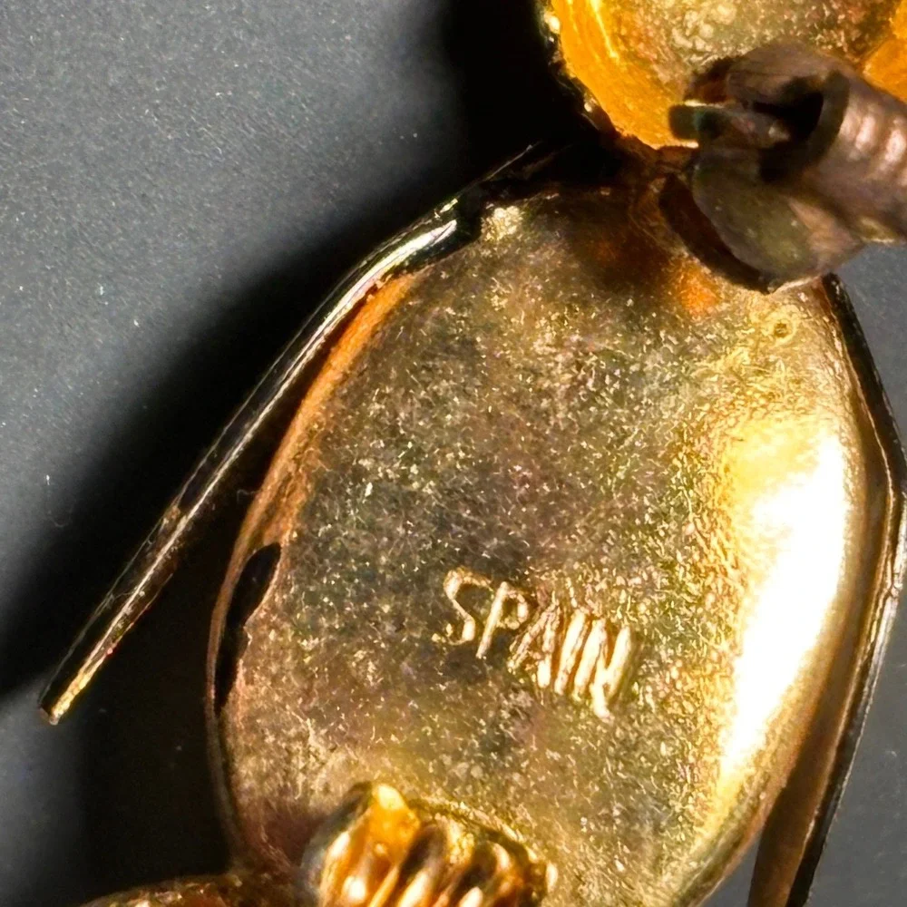 Vintage Penguin Brooch Faux Pearl Gold Tone Enamel Bird Pin Spain 27mm